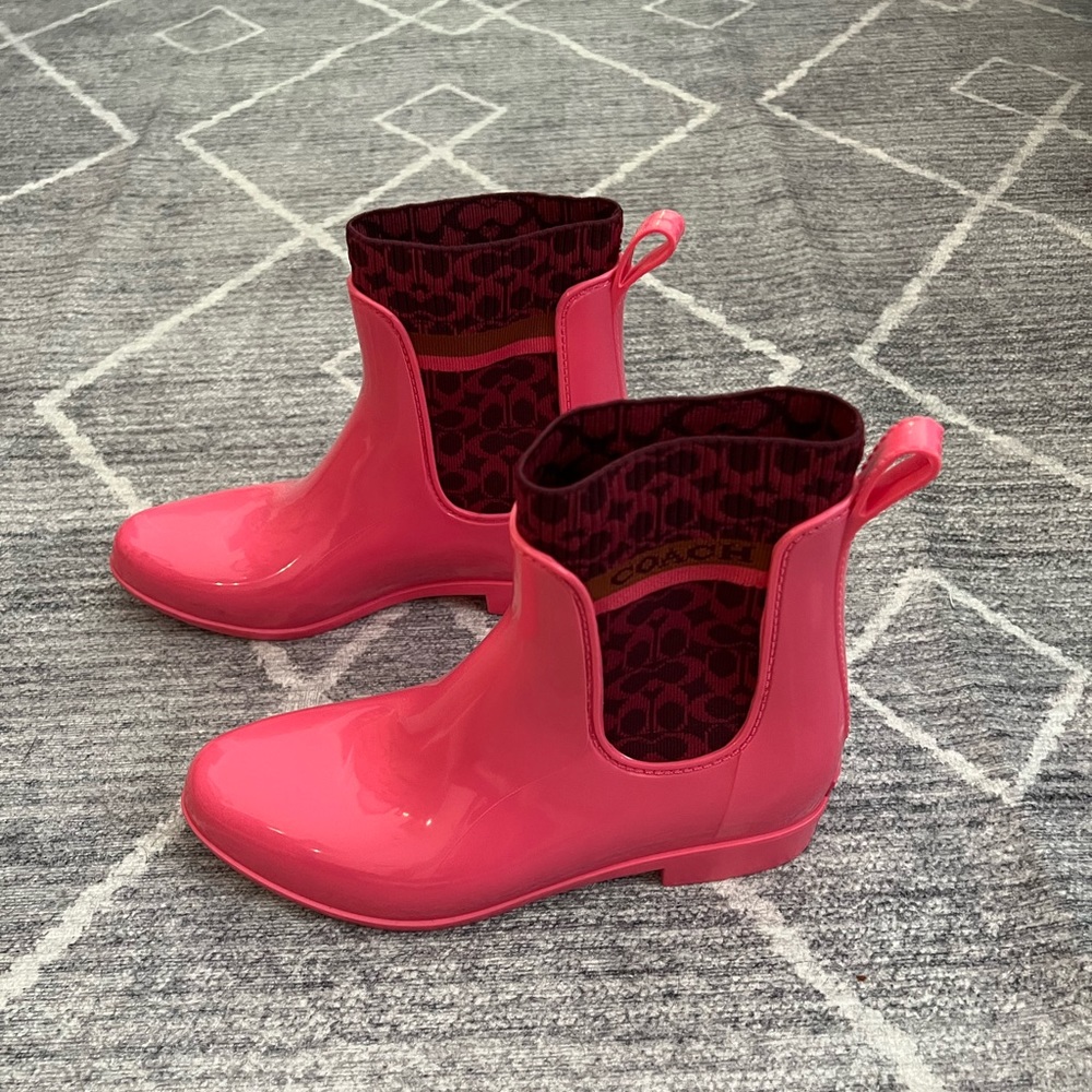 Coach size 8.5 womens rain boots pink — never worn outside